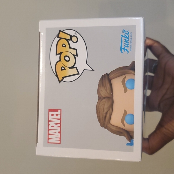 💙 Marvel Avengers THOR with Mjolnir Funko Pop #1117 Glow in the Dark - Picture 5 of 7